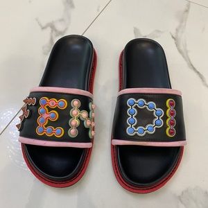 Women Fendi flip flops  size 37